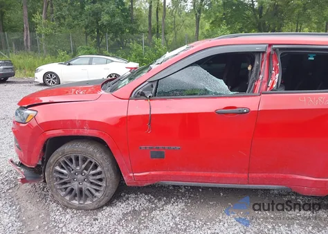 2022 Jeep Compass Limited из США, поврежденный, VIN 3C4NJDCB7NT136109